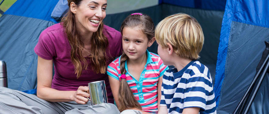 Catherine la campista acampa con niños